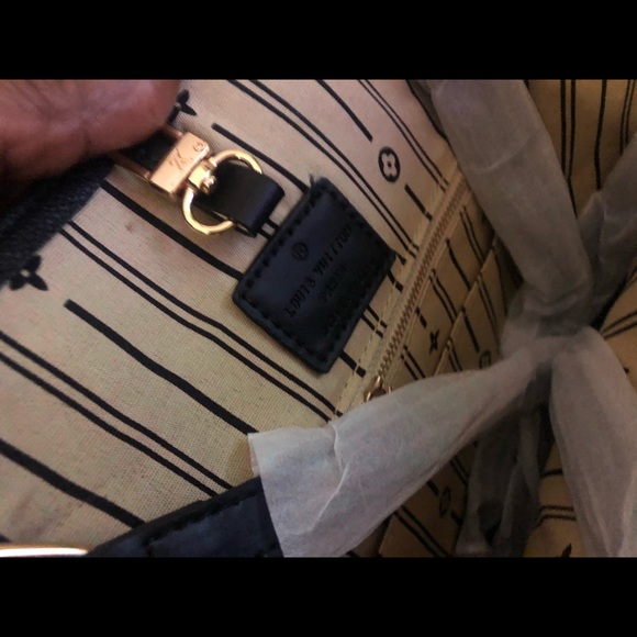 Handbag - Picture 2 of 4